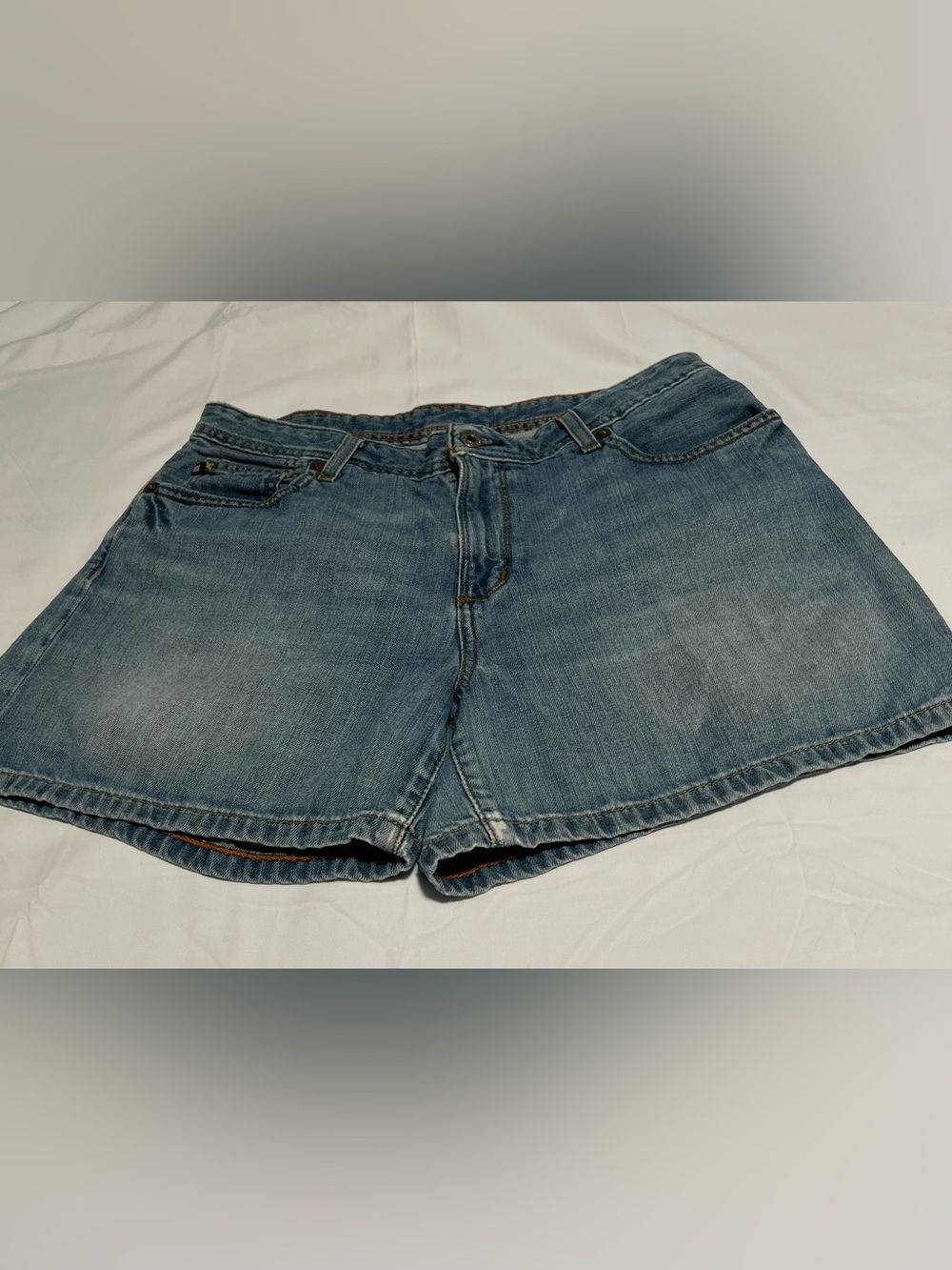 RALLH LAUREN WOMENS JEAN SHORTS, NEW CONDITION, SIZE 10, B2